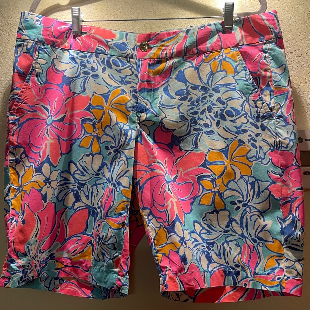 Lilly Pulitzer Chipper shorts - like new - size 14